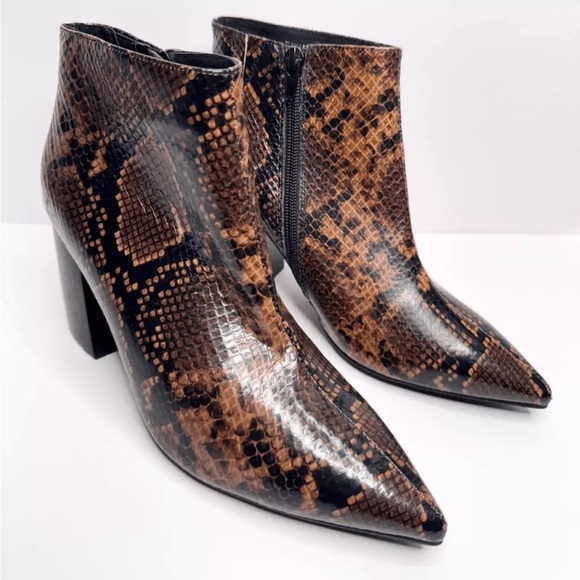 Jeffrey Campbell Shoes - Jeffrey Campbell Ankle Boots Womens Snake Print Leather Pointed Toe Size 7.5